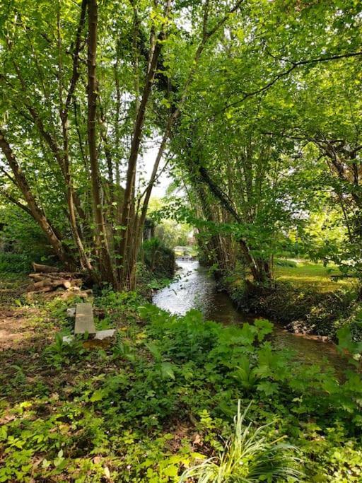 Le Calme A La Source Villa Brechamps Eksteriør bilde